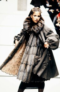 Fendi-FW-92-1.thumb.jpg.286531e0f275e87cb6155856cbeca3d0.jpg