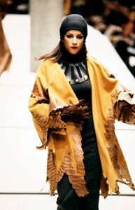 Fendi-FW-92-10.thumb.jpg.4c47f3b337b3e1b22941ca5e569c5fa2.jpg