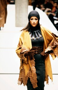 Fendi-FW-92-14.thumb.jpg.b68134a5ba7e1578fc0f8b3f4d6ab4dd.jpg