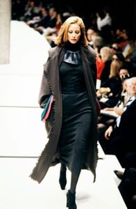 Fendi-FW-92-19.thumb.jpg.25a8d7a149b04f90c041451fcf74b883.jpg