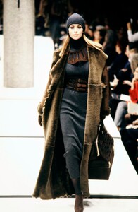 Fendi-FW-92-3.thumb.jpg.e399c3f26aebf64d33c9c2a1605c3861.jpg