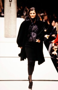 Fendi-FW-92-30.thumb.jpg.de823d76b3a71c52de4c2b9480b0df48.jpg