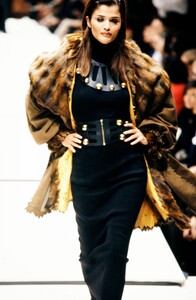 Fendi-FW-92-32.thumb.jpg.53456b909b40392ae538d88c9e5f0c1c.jpg