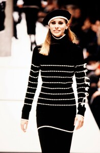 Fendi-FW-92-7.thumb.jpg.6f45bfa8035c115732c61a73010b8f2a.jpg