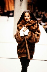 Fendi-FW-92-7.thumb.jpg.b69f9960c93d617564eb58188f8a427c.jpg