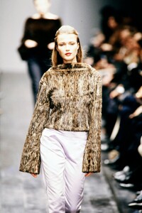 Fendi-FW-98-3.thumb.jpg.0ebe7d3f18c683e91892d54b5f6d03d8.jpg