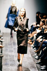 Fendi-FW-98-4.thumb.jpg.d628b00d6927263df9021691af713352.jpg