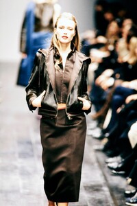 Fendi-FW-98-5.thumb.jpg.884ec92de09aee94dc990a38cf1b4ae2.jpg