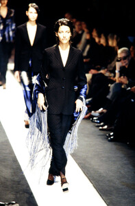 Giorgio_Armani_FW1997_04.jpg