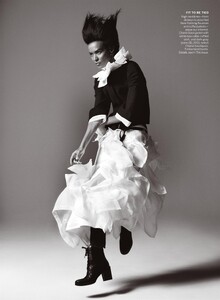 Hustle_Sims_US_Vogue_September_2015_04.thumb.jpg.ac6c538d325f1dd60c643753c8deeb41.jpg