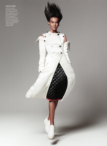 Hustle_Sims_US_Vogue_September_2015_05.thumb.jpg.100775405cf7d30b189b83efd9a95da8.jpg