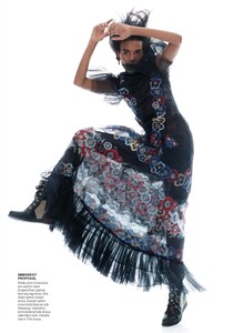 Hustle_Sims_US_Vogue_September_2015_06.thumb.jpg.e912b205b0d5a420bb230877f59ffccd.jpg