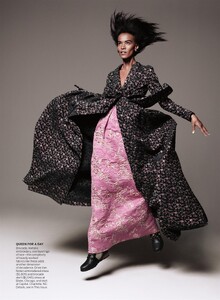 Hustle_Sims_US_Vogue_September_2015_08.thumb.jpg.e0f6a2fbe2ae44db886a6505e0b838b1.jpg