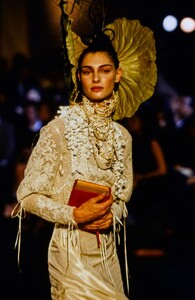 JOHN-GALLIANO-SPRING-1996-RTW-073.jpg