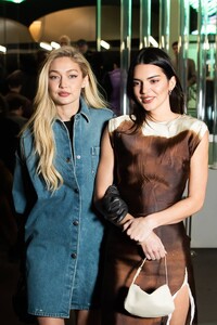 Kendall-Jenner---With-Gigi-Hadid-pictured-in-Milan-during-fashion-week-08.jpg