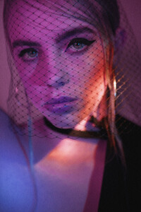 LADYGUNN009_billieeilish_natalieneal.jpg