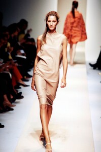 Mila-Schon-SS-2000-9.thumb.jpg.9625cab6bc579a967c8dadf0c810b655.jpg