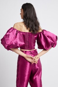 S33-21AW1141_Gracious_Off_Shoulder_Top_Fuchsia-21281-Aje-0362.jpeg