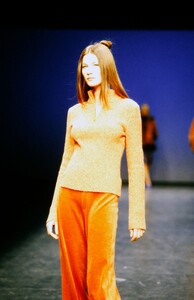 Vivienne-Tam-FW-98-3.thumb.jpg.b91387c90df51bb438c6f9b47299185a.jpg