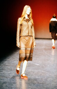 Vivienne-Tam-FW-98-7.thumb.jpg.cc4a774cd223077cdfa6356130f0743b.jpg