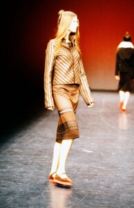 Vivienne-Tam-FW-98-9.thumb.jpg.24a5d88023e63d76f6c47ff3be40d568.jpg