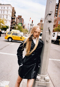 Vogue_UK-August_2016-Jean_Campbell-Lily_Stewart-by-Angelo_Pennetta-01.thumb.jpg.a3ad423c0575e52802813e7cb217df1c.jpg
