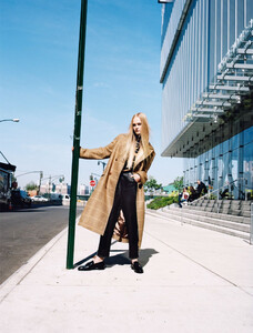 Vogue_UK-August_2016-Jean_Campbell-Lily_Stewart-by-Angelo_Pennetta-06.thumb.jpg.48ca2fc836d7a44f8de17c42a53e9be0.jpg
