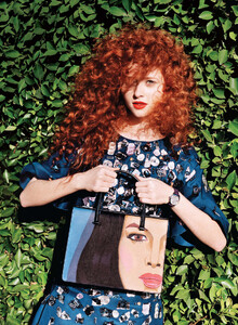 Vogue_USA_2014_04.thumb.jpg.826b32b2b5cd44417802f4d6f837c0f1.jpg