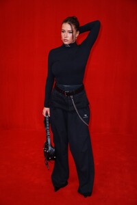 adele-exarchopoulos-at-balenciaga-womenswear-s-s-2022-show-at-paris-fashion-week-10-02-2021-3.jpg