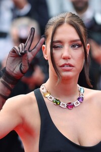 adele-exarchopoulos-at-the-innocent-premiere-at-75th-annual-cannes-film-festival-05-24-2022-2.jpg