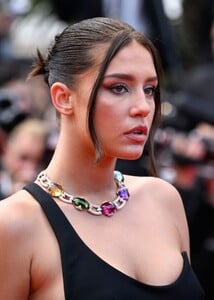adele-exarchopoulos-at-the-innocent-premiere-at-75th-annual-cannes-film-festival-05-24-2022-9.jpg