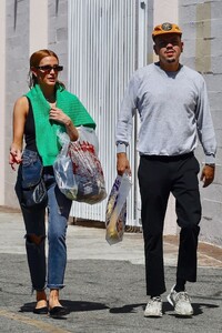 ashlee-simpson-and-evan-ross-leaves-wasteland-clothing-store-in-los-angeles-09-24-2022-9.thumb.jpg.25ff2041c9e02d0b6bb181b294d31894.jpg