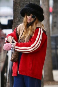 ashlee-simpson-and-evan-ross-out-shopping-in-studio-city-12-27-2022-6.jpg