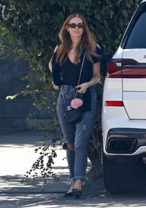 ashlee-simpson-arrives-for-lunch-in-studio-city-09-30-2022-5.jpg