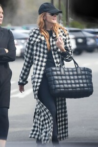 ashlee-simpson-out-for-lunch-with-a-friend-in-los-angeles-02-19-2023-1.jpg