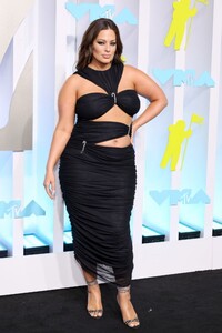 ashley-graham-at-2022-mtv-vma-s-in-newark-08-28-2022-1.jpg