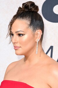 ashley-graham-at-amfar-gala-in-cannes-05-26-2022-0.jpg