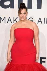 ashley-graham-at-amfar-gala-in-cannes-05-26-2022-5.jpg