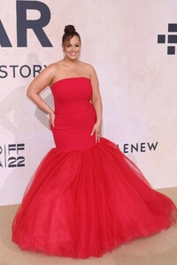 ashley-graham-at-amfar-gala-in-cannes-05-26-2022-6.jpg