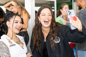 ashley-graham-at-formuls-1-us-grand-prix-in-austin-10-23-2022-1.jpg
