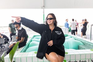 ashley-graham-at-formuls-1-us-grand-prix-in-austin-10-23-2022-2.jpg