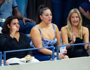 ashley-graham-at-us-open-2022-in-new-york-08-29-2022-2.jpg