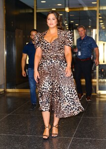 ashley-graham-leaves-today-show-in-new-york-09-08-2022-1.jpg