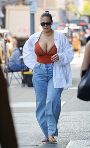ashley-graham-out-and-about-in-new-york-05-12-2022-0.jpg