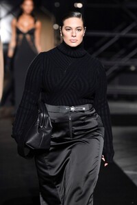 ashley-graham-walks-runway-at-boss-ready-to-wear-spring-summer-2023-show-at-milan-fashion-week-09-22-2022-2.jpg