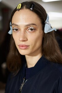 backstage-defile-coperni-automne-hiver-2021-2022-paris-coulisses-19.thumb.jpg.89f83419f1830cff1774cce58e43e060.jpg