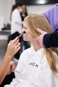 backstage-defile-coperni-automne-hiver-2021-2022-paris-coulisses-44.thumb.jpg.28e8bbb1eaaf932b7bb2e486375c394e.jpg