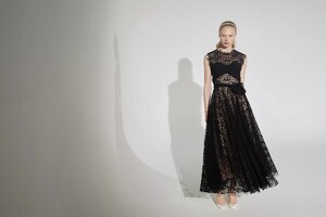 backstage-defile-giambattista-valli-automne-hiver-2021-2022-paris-coulisses-40.thumb.jpg.e951a4f194126a9e5f0c79c34cc500c2.jpg