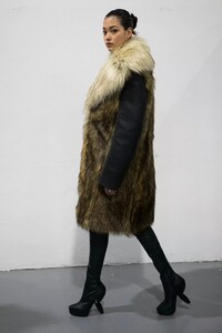 backstage-defile-ports-1961-automne-hiver-2021-2022-milan-coulisses-188.thumb.jpg.c196fe63984154f406fee2a95b63915b.jpg