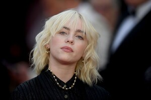 billie-eilish-no-time-to-die-world-premiere-in-london-10.jpg